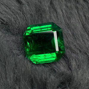 Esmeralda Natural de Corte Octogonal de 8.0 Quilates, Gema Suelta para Joyería - Product Image 1