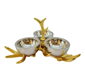 Plateau de service décoratif fait main avec trois bols sur une branche pour fruits secs, collations, bonbons et décoration de table. - Product Image 1