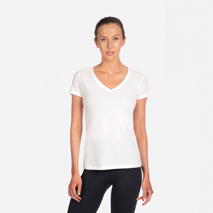 T-shirt col V idéal pour femme Next Level Apparel 1540, en jersey léger coton-polyester, col en V profond, respirant - Product Image 3