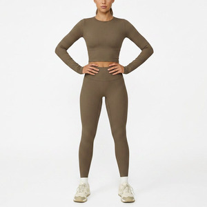 Ensemble de yoga côtelé sans couture pour femme avec logo personnalisé, haut court à manches longues et leggings taille haute, OEM ODM, vente en gros, ensembles de yoga légers - Product Image 2