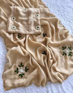 Sari en soie Rangoli Soft Crush avec de magnifiques broderies sur toute la surface, style soirée, blouse assortie incluse - Product Image 6