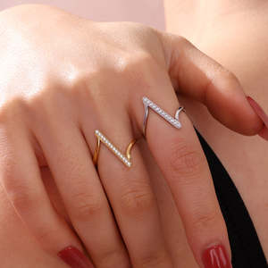 แหวนหมั้นทรงเรขาคณิตซิกแซกแบบใหม่ทันสมัย ประดับเพชรคิวบิกเซอร์โคเนียทรง Z ระยิบระยับ เงินแท้ 925 ของขวัญสำหรับงานแต่งงานและวันครบรอบ - Product Image 3