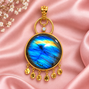 Pendentif fantaisie en laiton plaqué or 18 carats avec pierre précieuse labradorite, forme ronde, minimaliste, bijoux de mode les plus vendus en gros - Product Image 4