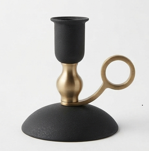 Porte-bougie en laiton noir avec poignée en anneau, porte-bougie moderne en métal pour la décoration de la maison - Product Image 1