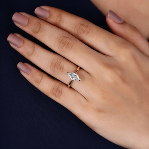 Anillo de Compromiso de Diamante Hexagonal Alargado, Oro Blanco, Anillo de Novia Minimalista con Solitario para Mujer - Product Image 6