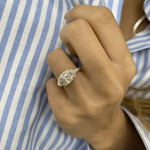 Bague de fiançailles et de mariage pour femme, 2 carats, diamant de laboratoire taille marquise, en or jaune, nouveau style tendance, sertissage est-ouest - Product Image 4