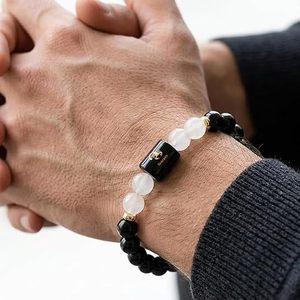 Pulsera de Cristal del Zodiaco Escorpio de Primera Calidad con Cuentas de Obsidiana Negra, Etiqueta de Cobre con Patrón de Escorpión y Símbolo Sánscrito Grabado - Product Image 4