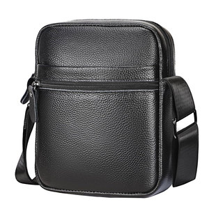 Nuevas bolsas cruzadas de cuero para hombre, de secado rápido y cómodas. - Product Image 1