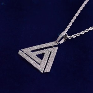Colgante de Moissanita VVS con Forma de Triángulo Geométrico, Chapado en Oro de 18K, Micro Pavé, Amuletos de Lujo para Uso Diario, Joyería de Moda - Product Image 4
