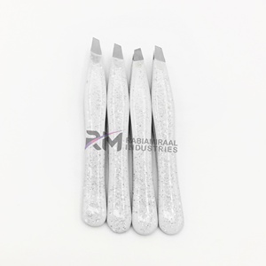 Pinza para cejas RMI personalizada con punta plateada y brillo blanco en forma de ángulo - Product Image 1