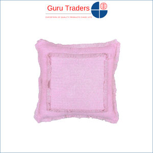 Personnalisation disponible pour des taies d'oreiller douces et durables de qualité supérieure, housses de coussin au design moderne pour les achats en gros en provenance d'Inde. - Product Image 4