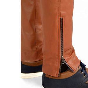 Pantalon cargo en cuir marron pour homme, taille haute, coupe droite, plusieurs poches, style workwear, fermeture boutonnée, pour l'automne - Product Image 6