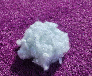 Fibra hueca siliconada HCS de 7Dx32mm, 100% poliéster, antiestática, reciclable, para relleno de telas no tejidas. - Product Image 4