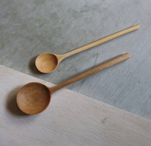 Juego de Cubiertos Ecológicos de Madera Natural de Pino Artesanal Lametierartz - Cuchara y Tenedor Indios Hechos a Mano en Varios Tamaños para Negocios - Product Image 3