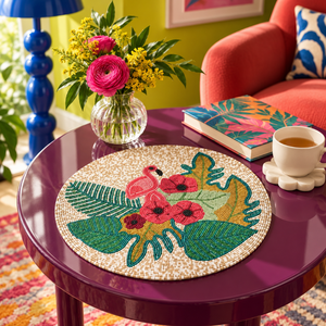 Salvamantel de Cuentas de Vidrio con Diseño de Flamenco Tropical y Motivo Floral Rosa |   Mantel de Mesa Moderno y Ecológico Hecho a Mano con Hojas Verdes Vibrantes - Product Image 3