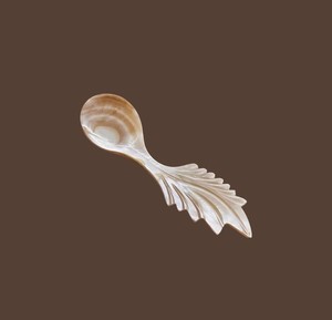 Couteau à beurre artisanal en nacre de perle blanche, style cuillère, pour la restauration en gros, fournitures directes pour restaurants et traiteurs - Product Image 3