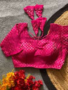 Blusa de diseño plateado con concepto Zari, acolchada y con hermosos latkans, lista para usar, completamente cosida, estilo Banarasi. - Product Image 3