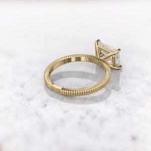 Anillo de Compromiso Elegante para Mujer, con Diamante Cultivado en Laboratorio de Corte Radiante de 2.02CT, Engaste de Puntas, Oro Sólido de 14K, Regalo de Boda para Novia - Product Image 6