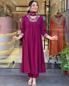 ชุดคุर्ติผ้าฝ้ายปักลายสีน้ำตาลแดงสำหรับผู้หญิง ทรงเอไลน์ พร้อมกางเกงและผ้าคลุมไหล่ ทรงปกติ ความยาวระดับเข่า เหมาะสำหรับงานปาร์ตี้ - Product Image 5