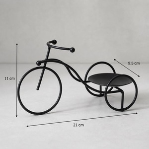 Portavelas de metal con acabado dorado y negro en forma de bicicleta vintage, elegante decoración de mesa, ideal para la sala de estar y la decoración del hogar. - Product Image 3