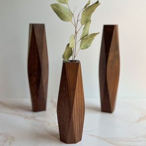 Vase de table en bois composite MDF blanc, style géométrique moderne du milieu du siècle, en forme de spirale |   Décoratif artisanal écologique 22x22x35 cm Aqudus - Product Image 1