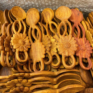 ช้อนไม้แกะสลักลายดอกไม้สามดอก ขนาด 16 ซม. งานฝีมือสุดพิเศษจากเวียดนาม ขายส่ง - Product Image 1