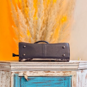 Sac fourre-tout tendance 2026 en cuir véritable avec fourrure, style bohème, motifs floraux gravés, sacs fourre-tout sculptés, sacs de style western - Product Image 4