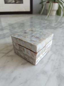 Boîte de rangement pour bijoux en nacre écologique rectangulaire faite à la main par ILAHI, boîte cadeau décorative artisanale florale, Uttar Pradesh - Product Image 3