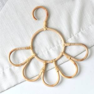 Percha de ropa personalizable para niños, percha natural para ropa de niños, tendedero de ropa de lavandería - Product Image 3