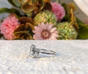 Lurba Jewels - Anillo de Compromiso de Oro Blanco de 14k con Cinco Piedras de Diamante Cultivado en Laboratorio con Corte Esmeralda de 1.95 Ct, Estilo Vintage, para Mujer - Product Image 6