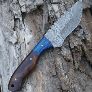 Cuchillo de Caza de Acero de Damasco de Diseño Personalizado con Mango de Material Natural para Caza, Camping, Senderismo y Entusiastas del Aire Libre - Product Image 1