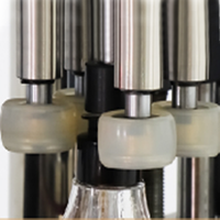 Machine de capsulage de bouteilles d'eau de javel entièrement automatique