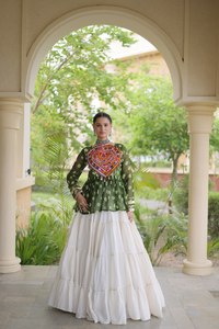 Dernier design vert, Lehenga Choli de Navratri, Vente en gros, Costume de danse Garba festif indien, Vêtement ethnique, Chaniya Choli en coton, En gros - Product Image 5