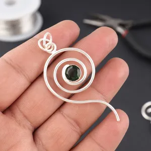 Pendentif en laiton en argent sterling 925 avec pierres précieuses, tourmaline verte de guérison, forme ronde, serti clos, pour femmes, vente en gros - Product Image 4
