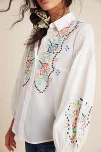 เสื้อเชิ้ตผู้หญิงปักลายละเอียดอ่อน ทำมือจากผ้าฝ้ายรักษ์โลก ดีไซน์สวยหวาน แขนทรงบอลลูน ติดกระดุม - Product Image 4