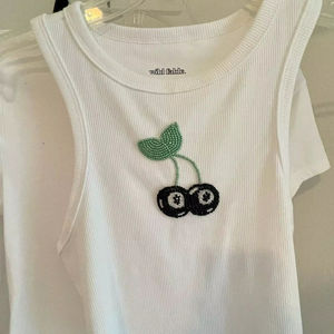 Tops de cuentas hechos a mano para exportación, colecciones de diseñador, tops cortos con bordado de cuentas para niñas, tallas personalizadas disponibles. - Product Image 1