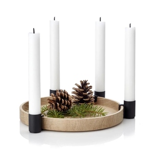 Support à bougies rustique en bois avec quatre supports et bougies coniques grises, parfait pour une décoration de table moderne et une ambiance chaleureuse. - Product Image 5