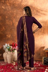 Ensemble Kurti et pantalon en soie ethnique élégant Marina avec collection de dupatta de créateur - Product Image 6