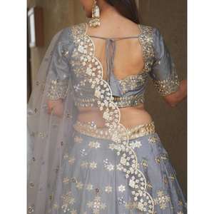 Impresionante espejo de papel gris Trabajo Seda Diseñador Lehenga Choli Con Dupatta - Product Image 3