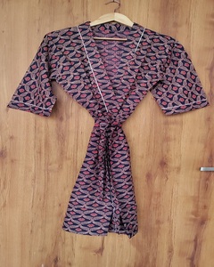Robe kimono élégante pour femmes en coton à imprimé floral fait main, respirante, à manches longues, vêtements de nuit pour femmes, à porter toute l'année - Product Image 1