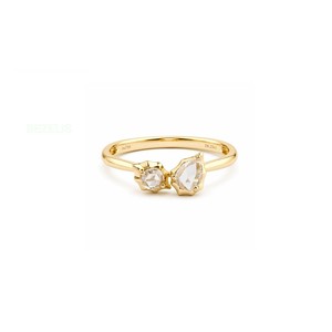 Bague de fiançailles en or 14 carats avec diamant de laboratoire taille poire, pierre centrale entourée de pavés pour un look plus imposant, collection Dazzling Bridal - Product Image 1