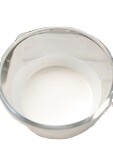 Prix négociable, haute qualité, 60% DRC, 100% caoutchouc naturel, latex liquide blanc laiteux, qualité médicale, VFA <0.035, haute résistance aux chocs