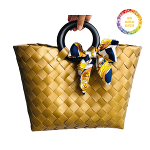 Petit sac fourre-tout en plastique tissé coloré pour pique-nique et plage - Product Image 5