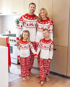 Ensemble de survêtements de Noël assortis pour la famille avec veste et pantalon coordonnés, style festif pour hommes, femmes et enfants - Product Image 4