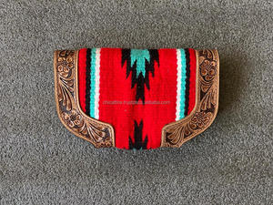 Nouvelle pochette en cuir usiné aztèque occidental élégant véritable sacs à main d'outillage marron Vintage faits à la main pochette en cuir matelassé aztèque Unique - Product Image 5