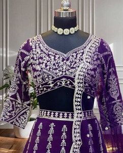 Ensemble Kurti brodé pour femme avec dupatta et pantalon, travail de sequins et de zari pour les mariages et les occasions festives - Product Image 4