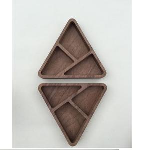 Bandeja Triangular de Madera de Alta Calidad, Color Marrón Oscuro Pulido, para Servir Alimentos, Nuevo Diseño, Vajilla - Product Image 1