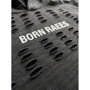 Sudadera con Capucha Negra para Hombre, Estilo Urbano, con Estampado Gráfico Desgastado, de Felpa, con Detalles Recortados - Product Image 3