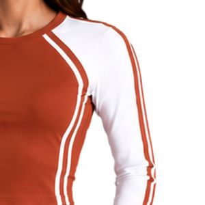 Conjunto Deportivo de Dos Piezas para Mujer, Color Naranja Quemado y Blanco, Top Corto de Manga Larga, Pantalones Anchos, Ropa Deportiva Informal - Product Image 4