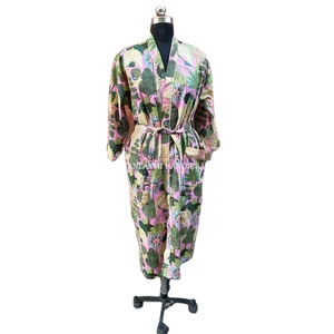 Venta al por mayor estilo bohemio indio algodón paraíso estampado Kimono Albornoz hecho a mano chaqueta de invierno con cinturón para mujer bata de noche - Product Image 1